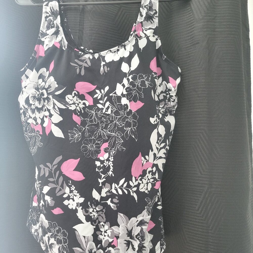 NEW WITHOUT TAGS SWIMSUITS FOR ALL TANKINI MULTI PINK BLACK WHITE GRAY SIZE 14